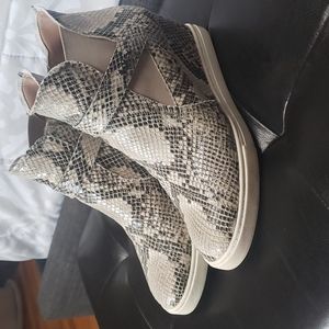 Linea Paolo Wedge Snakeskin Bootie sz.7.5